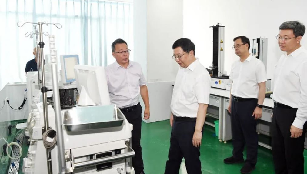 重庆市委副书记、市长胡衡华莅临大奖国际·(中国游)官方网站公司调研